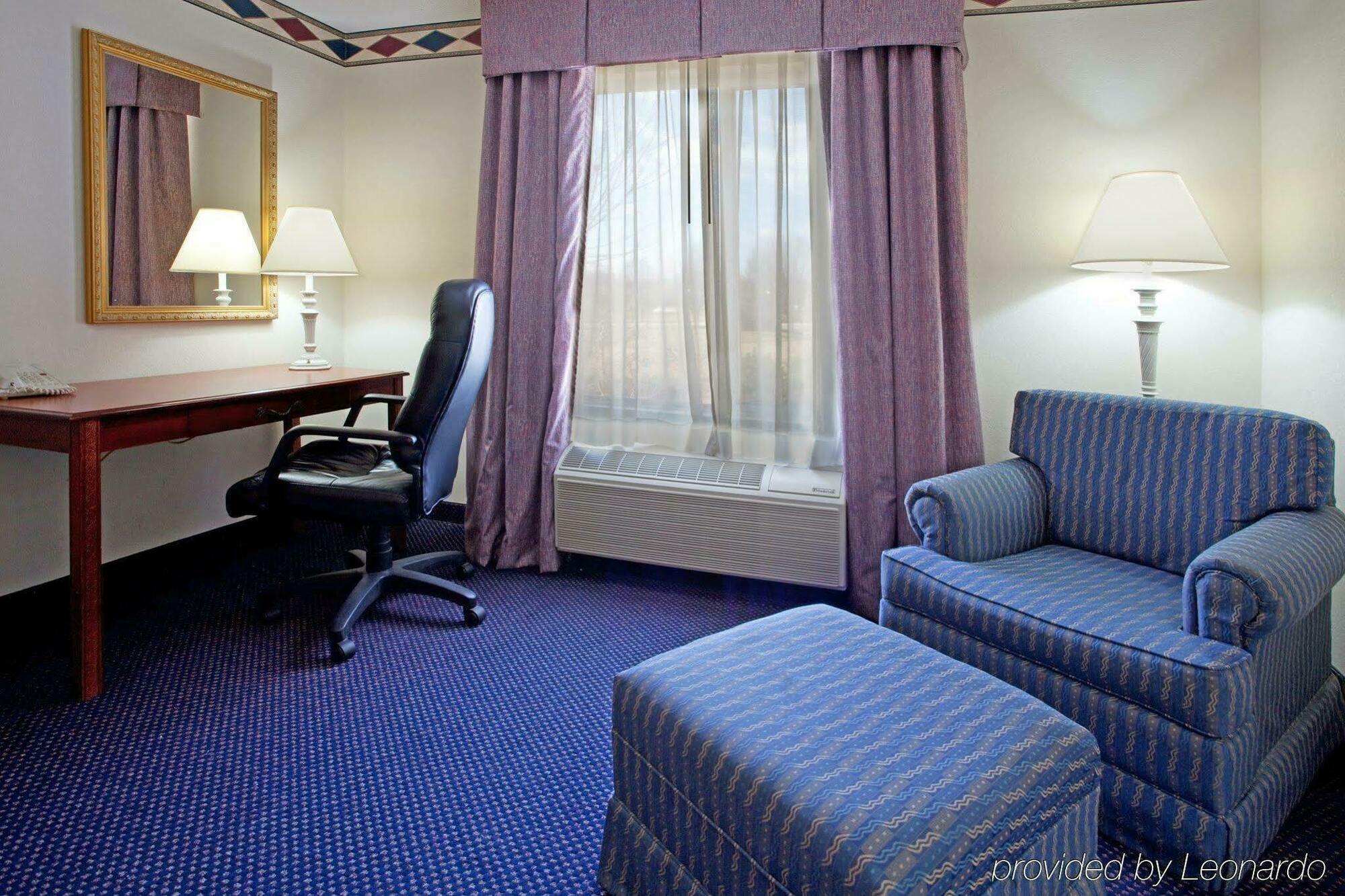Holiday Inn Express Hotel & Suites Mebane By Ihg Eksteriør bilde