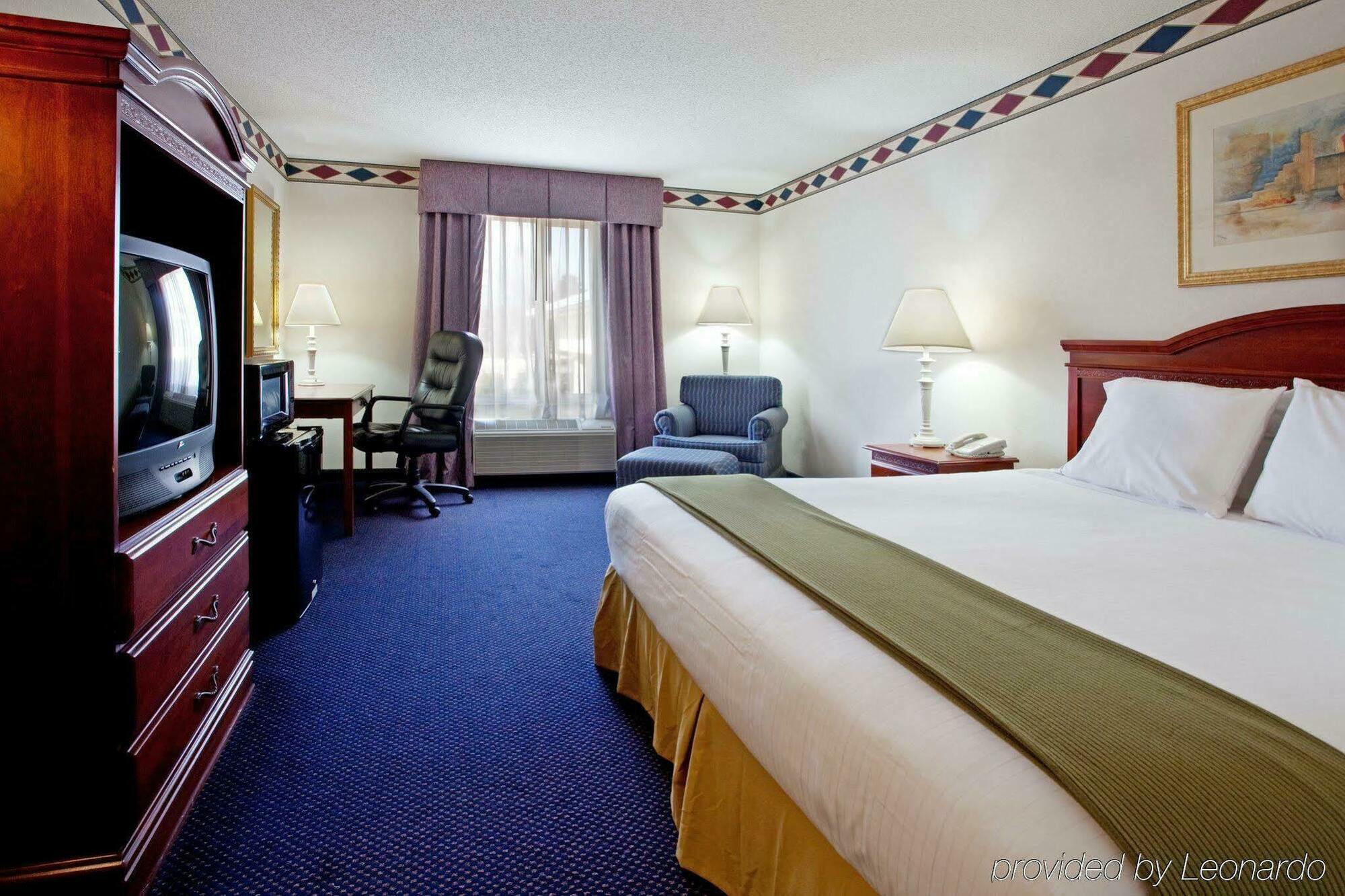 Holiday Inn Express Hotel & Suites Mebane By Ihg Eksteriør bilde
