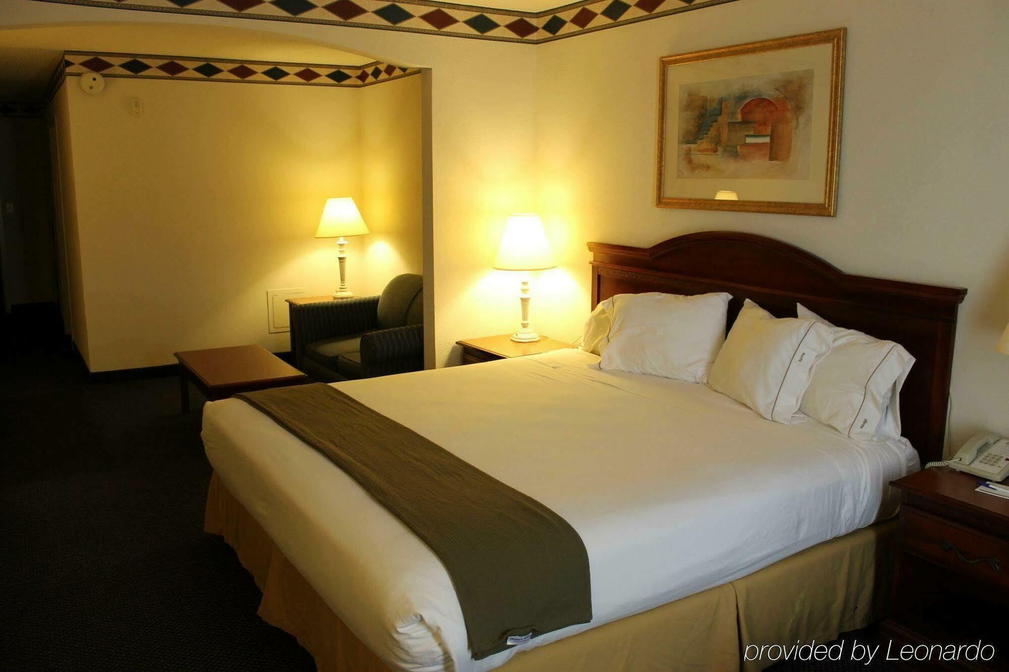 Holiday Inn Express Hotel & Suites Mebane By Ihg Eksteriør bilde