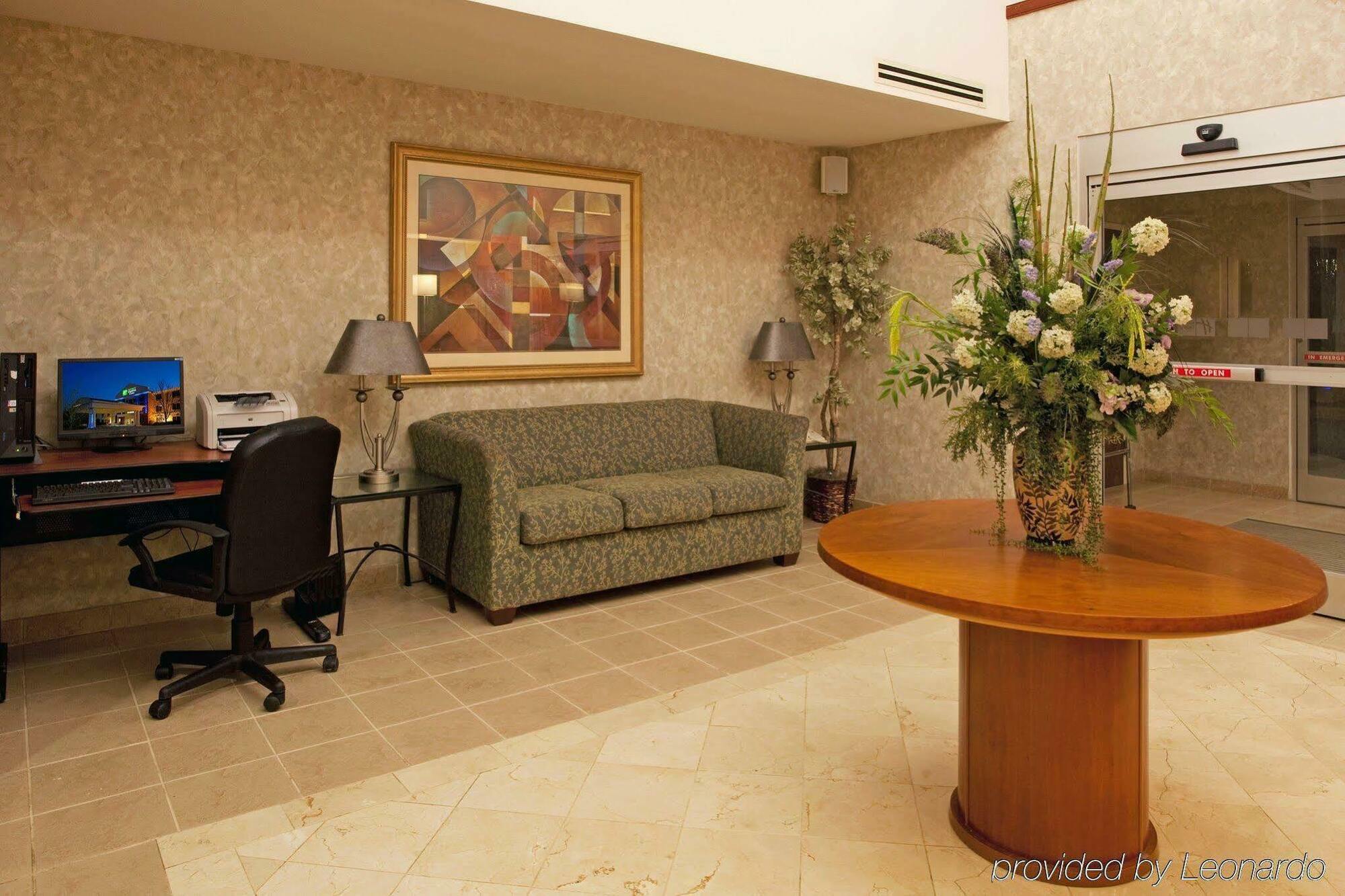 Holiday Inn Express Hotel & Suites Mebane By Ihg Eksteriør bilde
